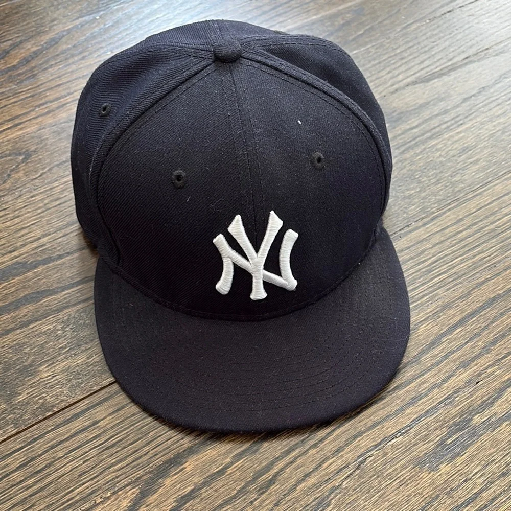 Men’s NWT On Field 59Fifty Navy Blue NY Fitted Baseball Cap- size 7 1/4